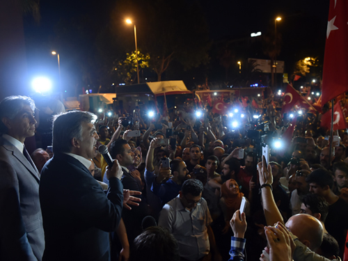 11. Cumhurbaşkanı Gül: Tankların Önüne Çıkmanız Darbecileri Perişan Etti